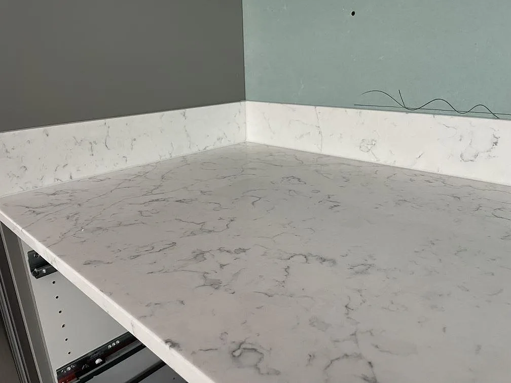 Køkkenbordplade i Technistone Mystery White, Tyresö – billede 6