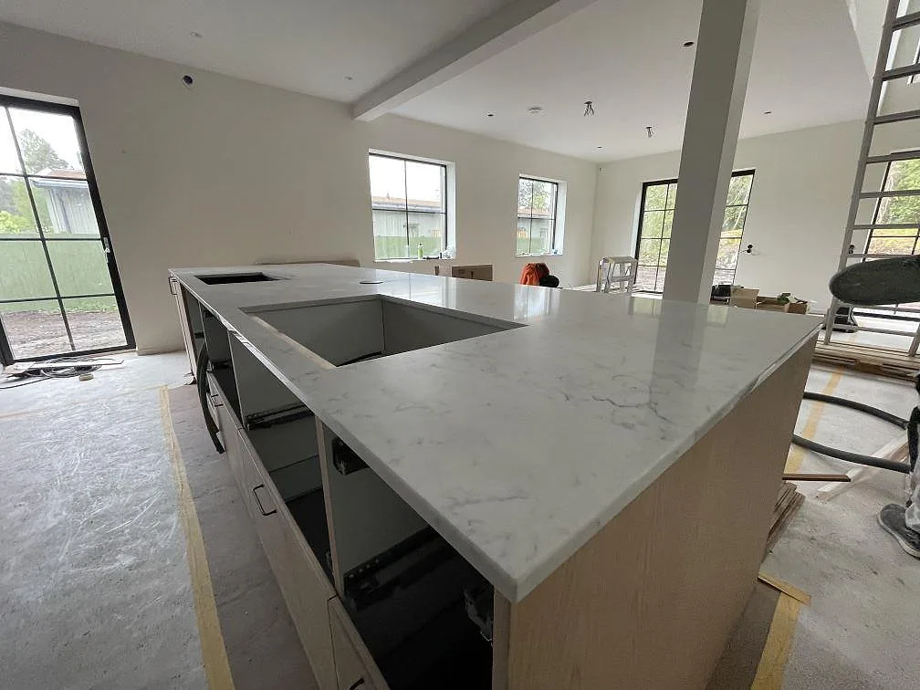 Køkkenbordplade i Technistone Mystery White, Uppsala – billede 2