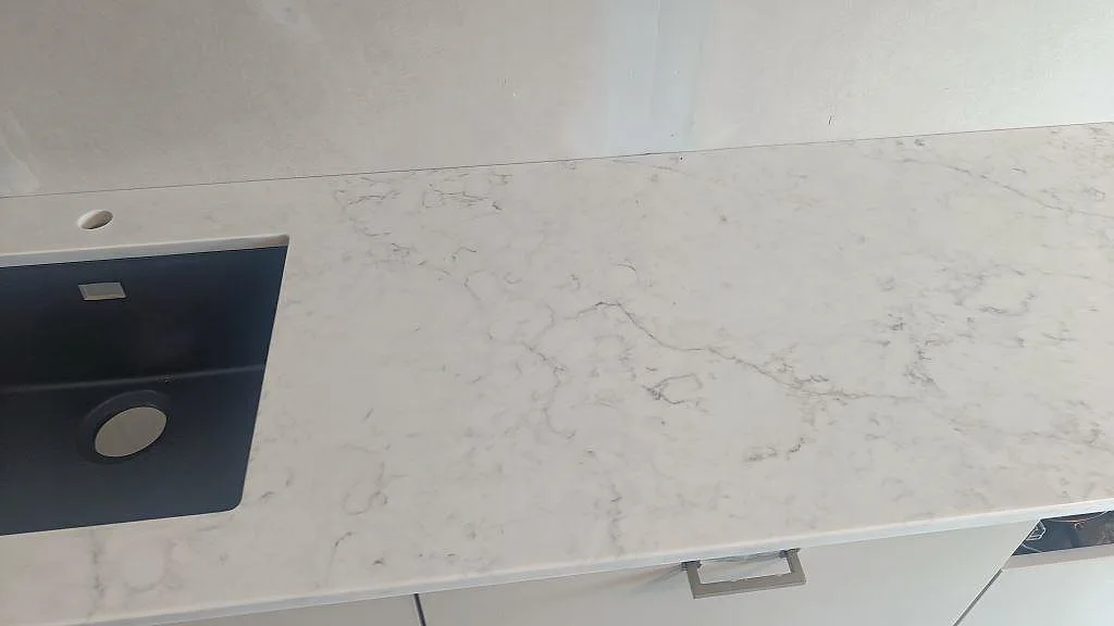 Køkkenbordplade i Technistone Mystery White, Västra Frölunda – billede 3