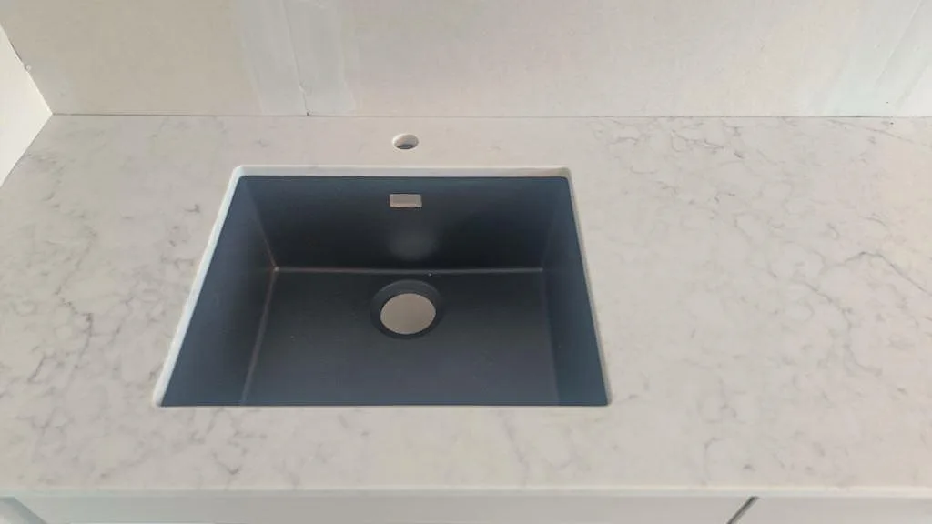 Køkkenbordplade i Technistone Mystery White, Västra Frölunda – billede 4