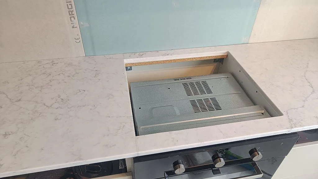 Køkkenbordplade i Technistone Mystery White, Västra Frölunda – billede 6