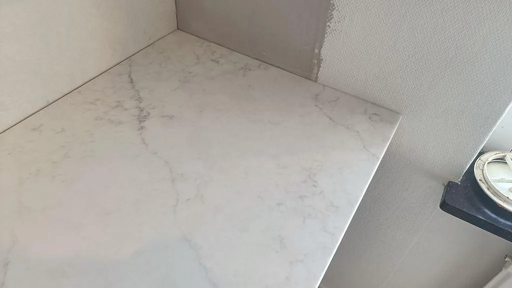 Køkkenbordplade i Technistone Mystery White, Västra Frölunda – billede 8