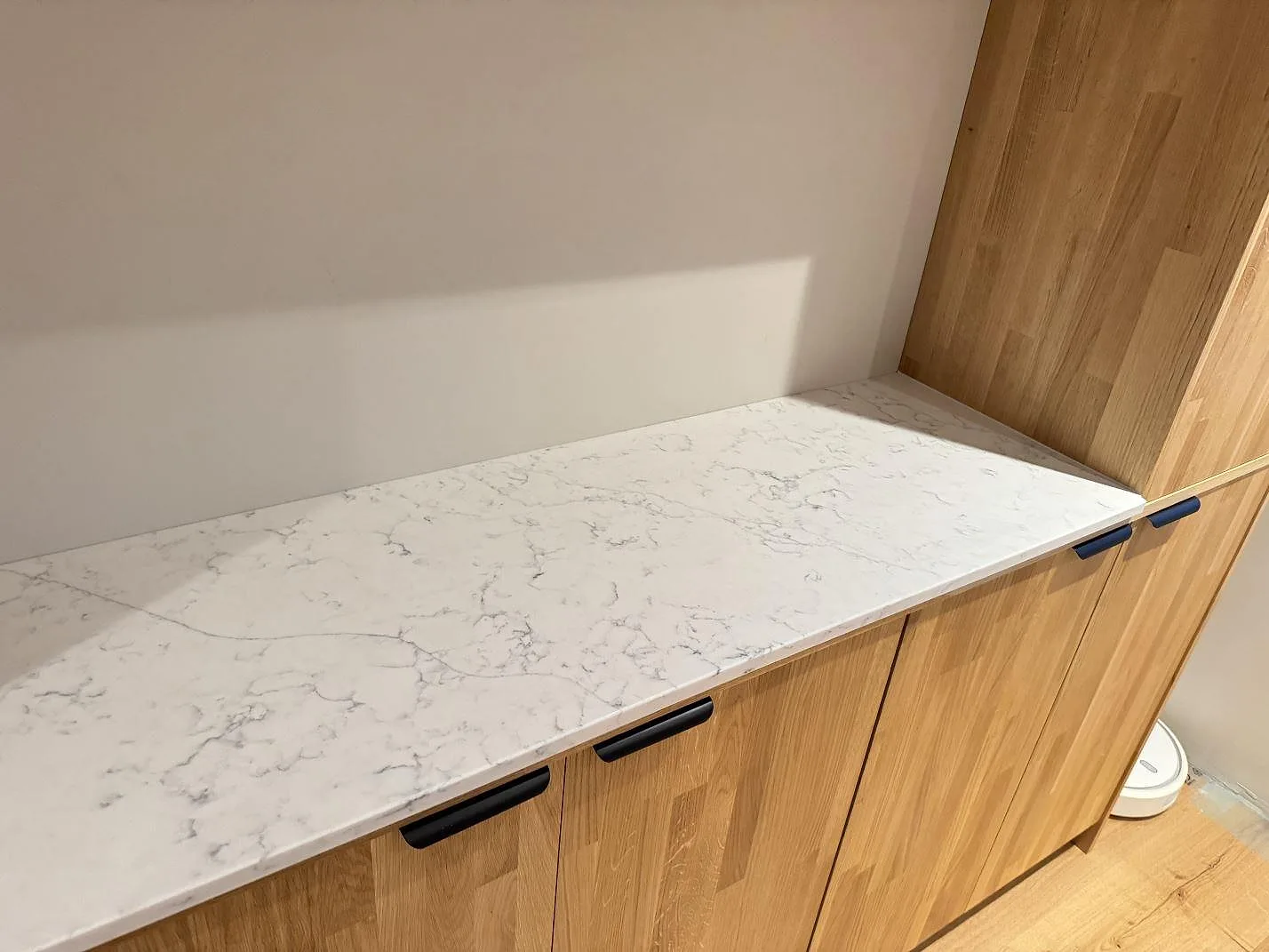 Køkkenbordplade i Technistone Mystery White, Veberöd – billede 6