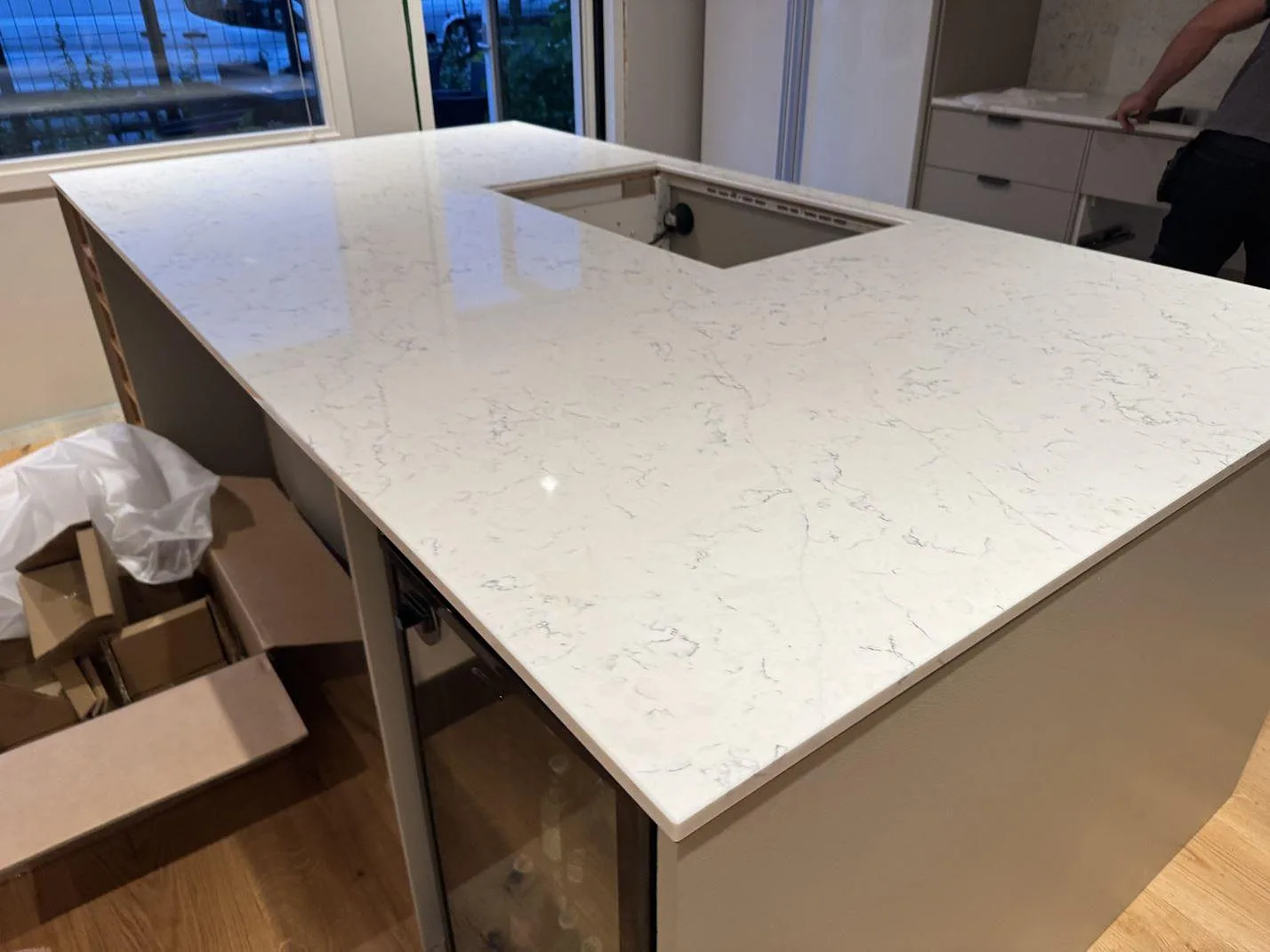 Køkkenbordplade i Technistone Mystery White, Veberöd – billede 4