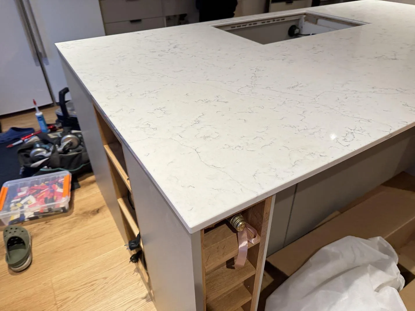 Køkkenbordplade i Technistone Mystery White, Veberöd – billede 8