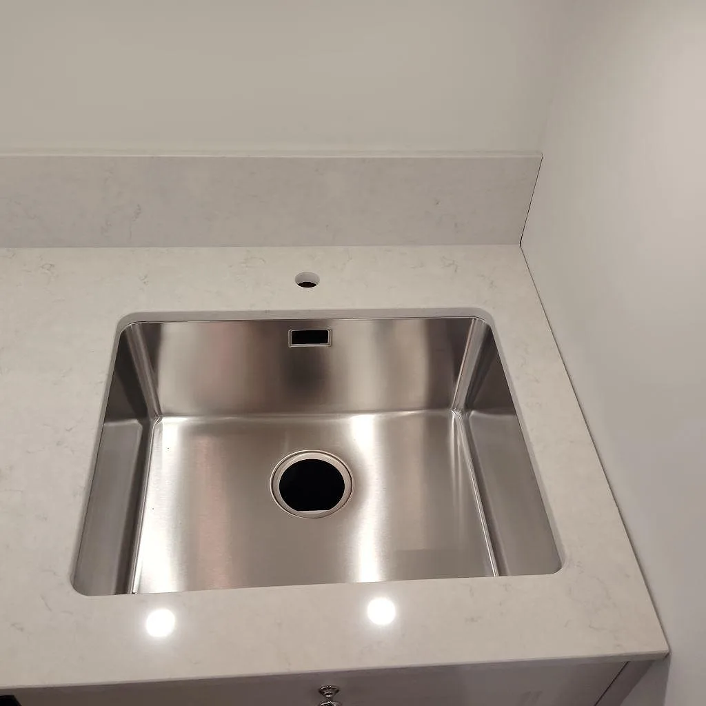 Køkkenbordplade i Technistone Mystery White, Wärmdö – billede 2