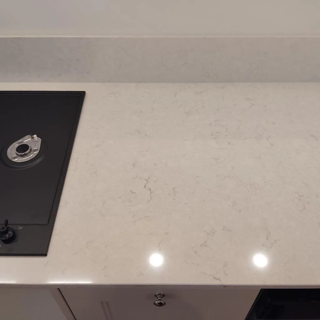 Køkkenbordplade i Technistone Mystery White, Wärmdö – billede 4