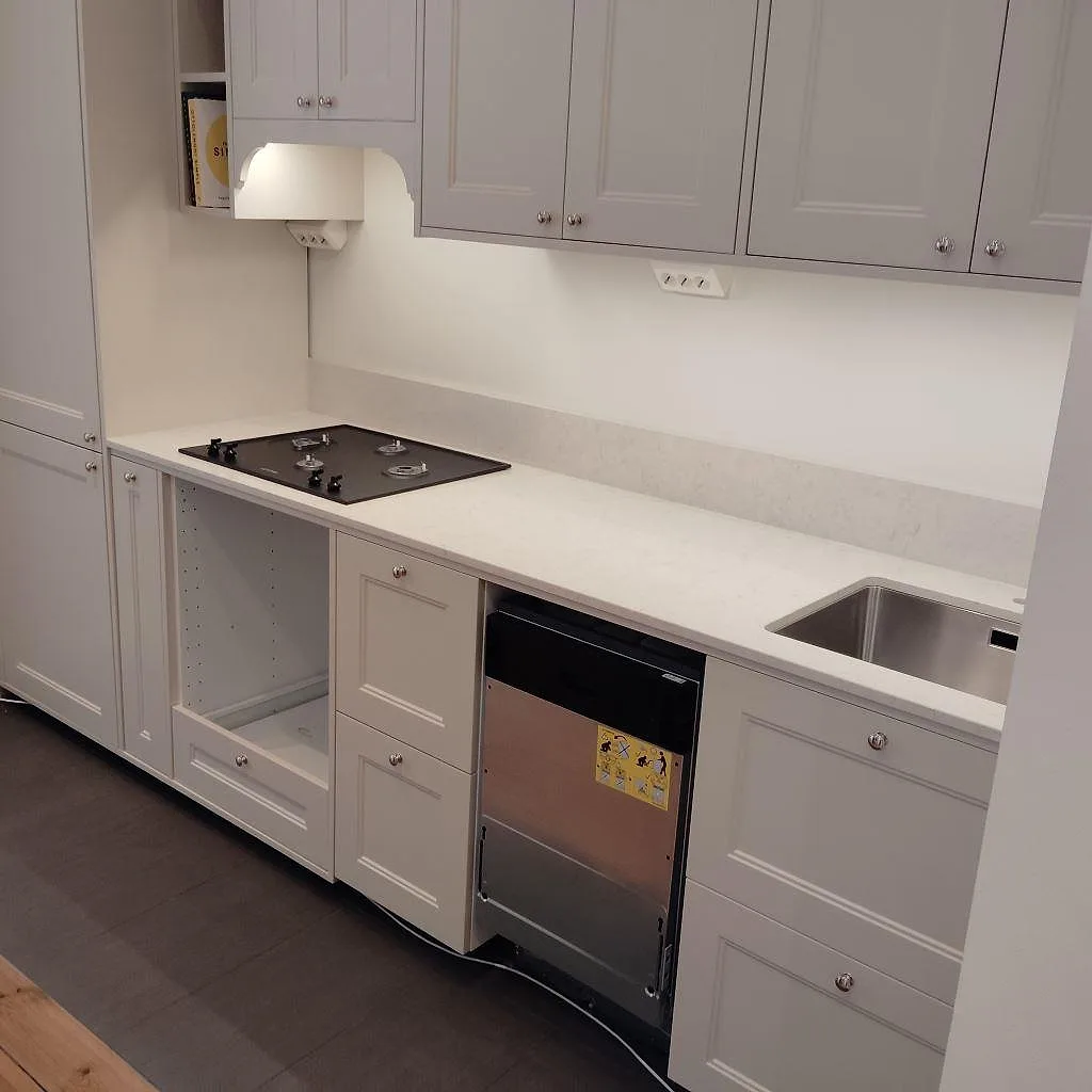Gennemført projekt: Køkkenbordplade i Technistone Mystery White, Wärmdö.