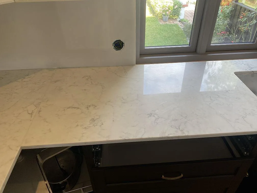Køkkenbordplade i Technistone Mystery White, Ystad – billede 5