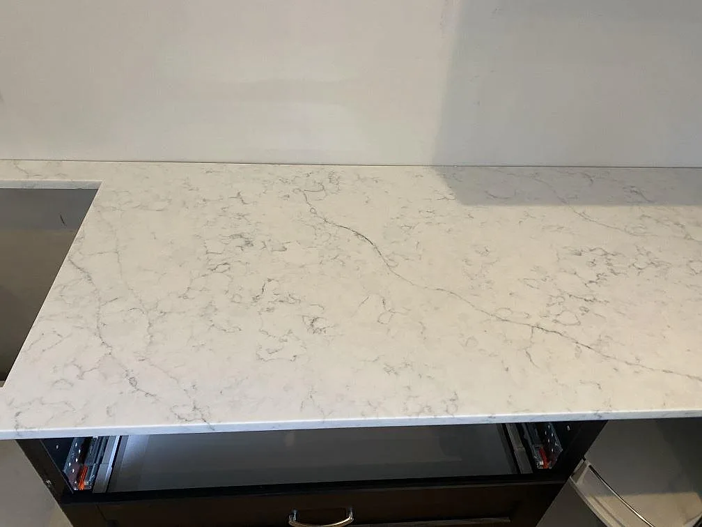 Køkkenbordplade i Technistone Mystery White, Ystad – billede 6