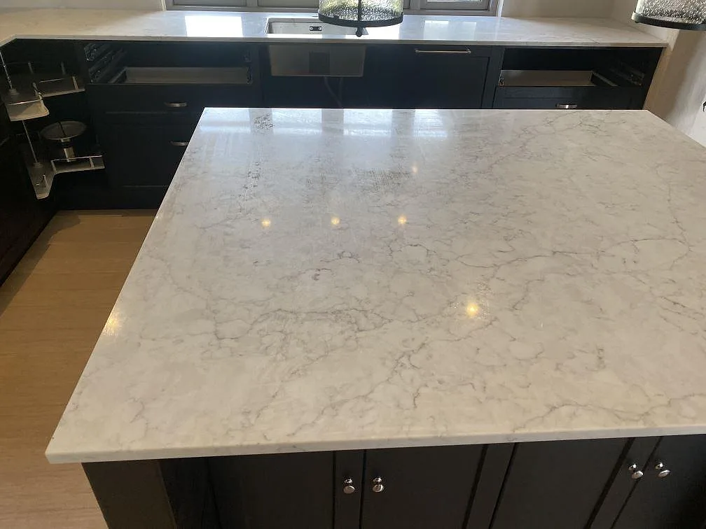 Køkkenbordplade i Technistone Mystery White, Ystad – billede 2