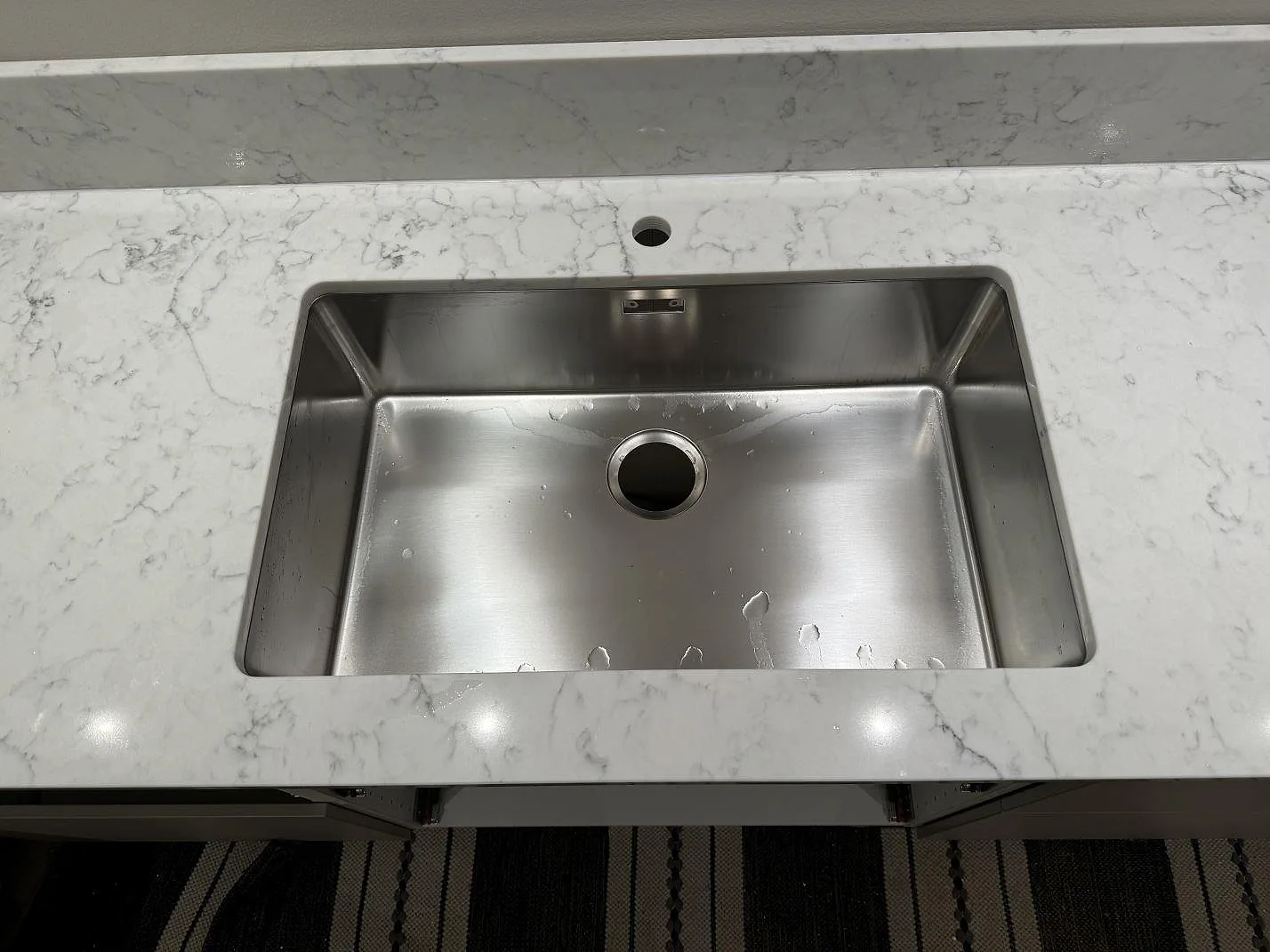 Køkkenbordplade i Technistone Mystery White, Ystad – billede 4