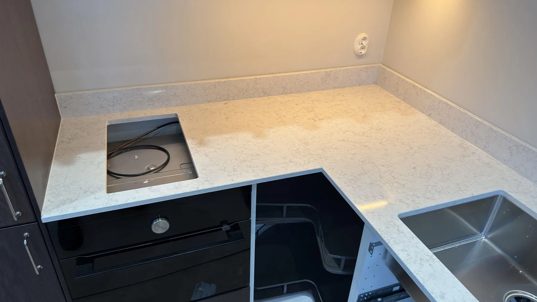 Køkkenbordplade i Technistone Noble Arco, Danderyd – billede 3