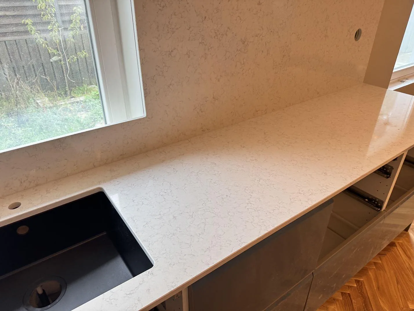 Køkkenbordplade i Technistone Noble Arco, Oxie – billede 2