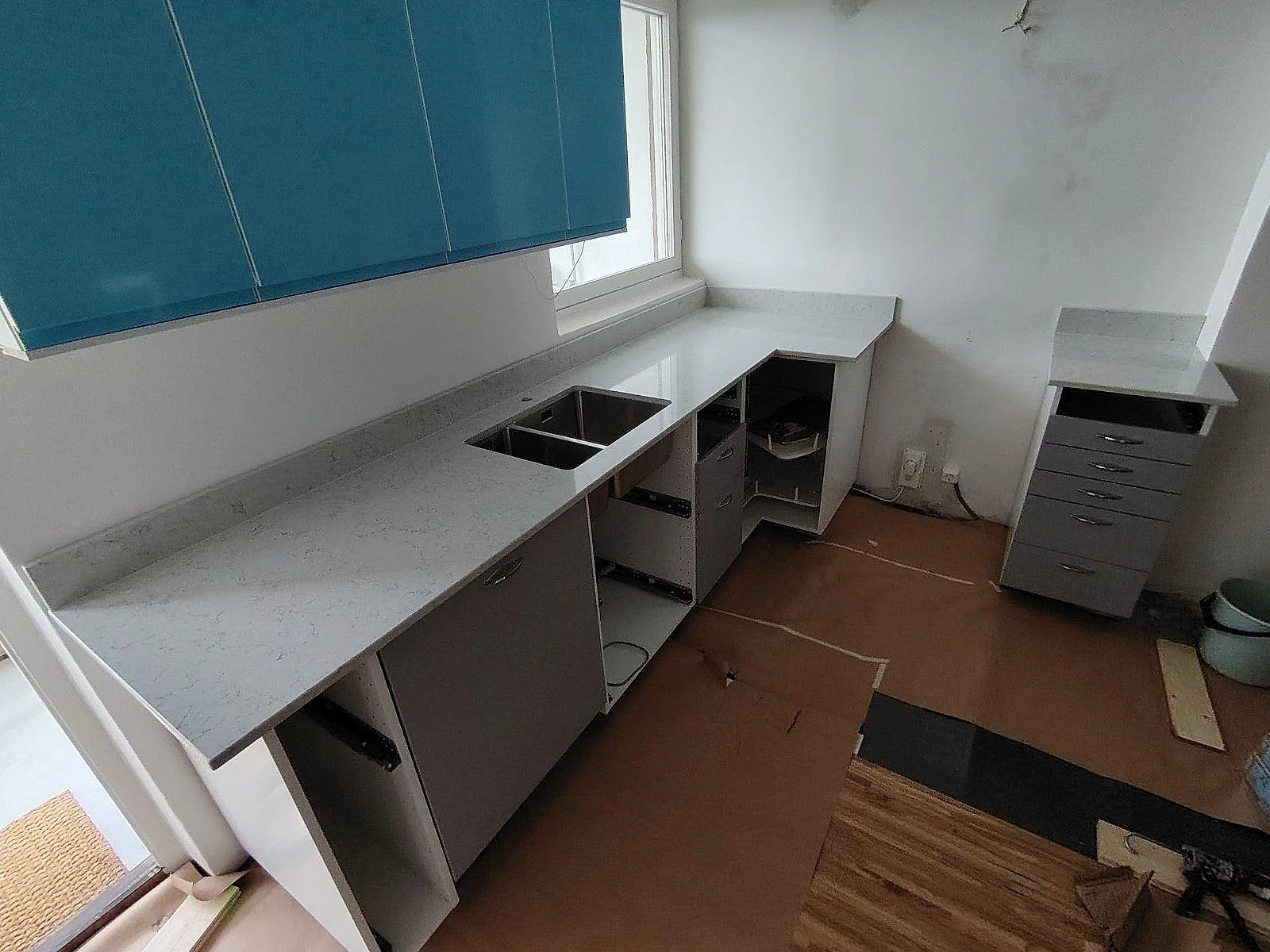 Gennemført projekt: Køkkenbordplade i Technistone Noble Carrara, Årsta.