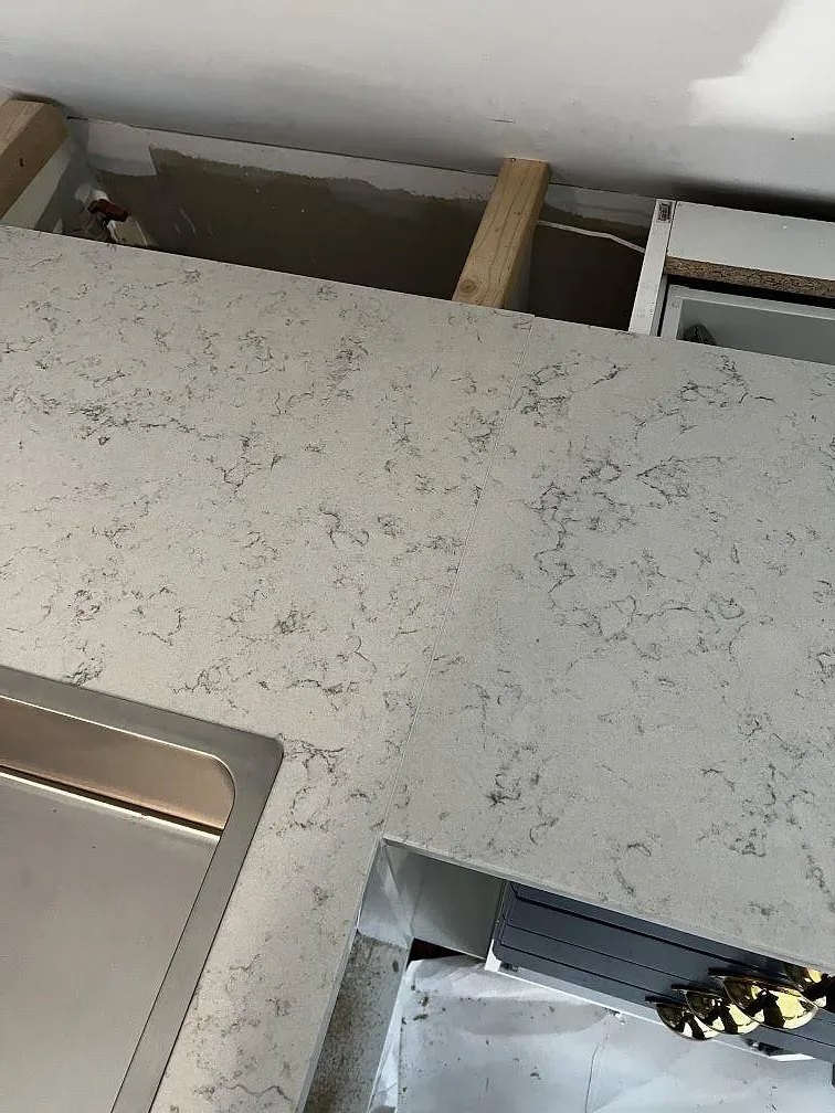 Køkkenbordplade i Technistone Noble Carrara, Båstad – billede 5
