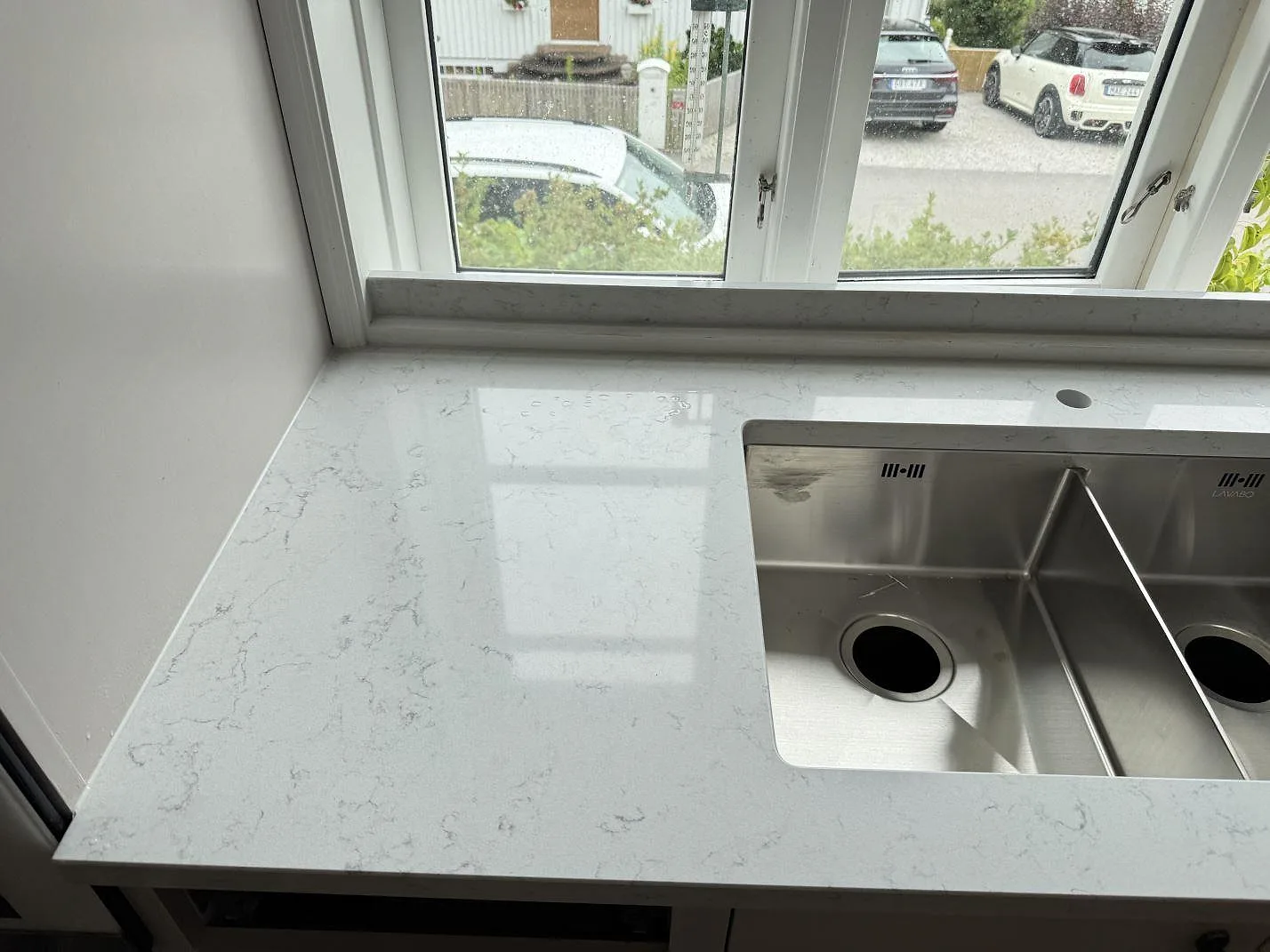 Køkkenbordplade i Technistone Noble Carrara, Båstad – billede 2