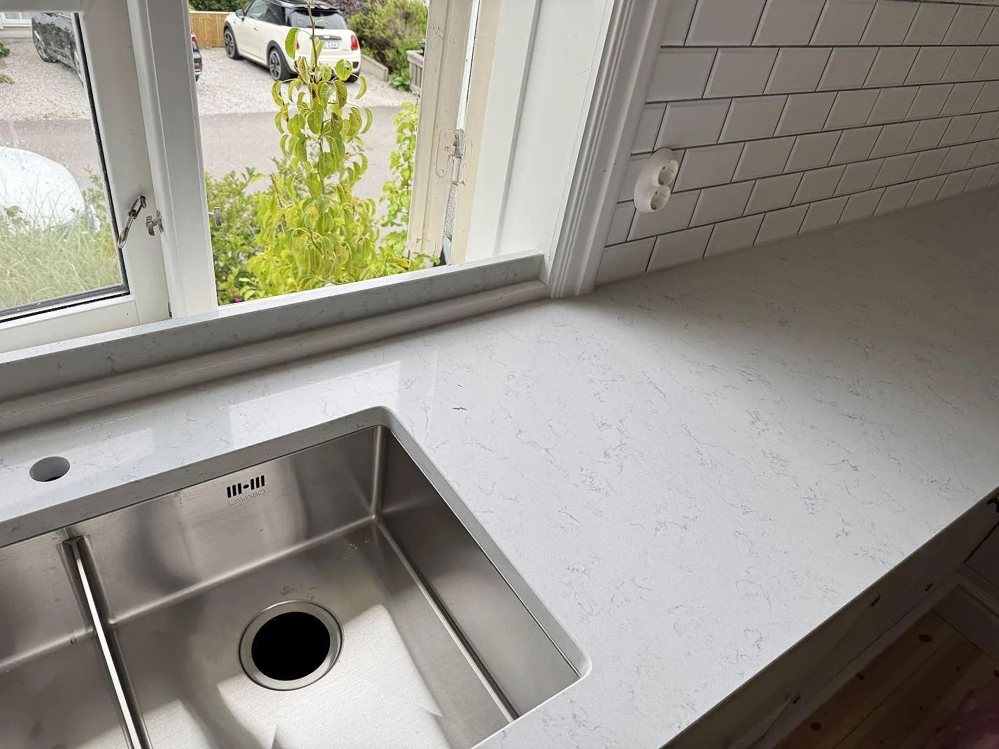 Køkkenbordplade i Technistone Noble Carrara, Båstad – billede 4