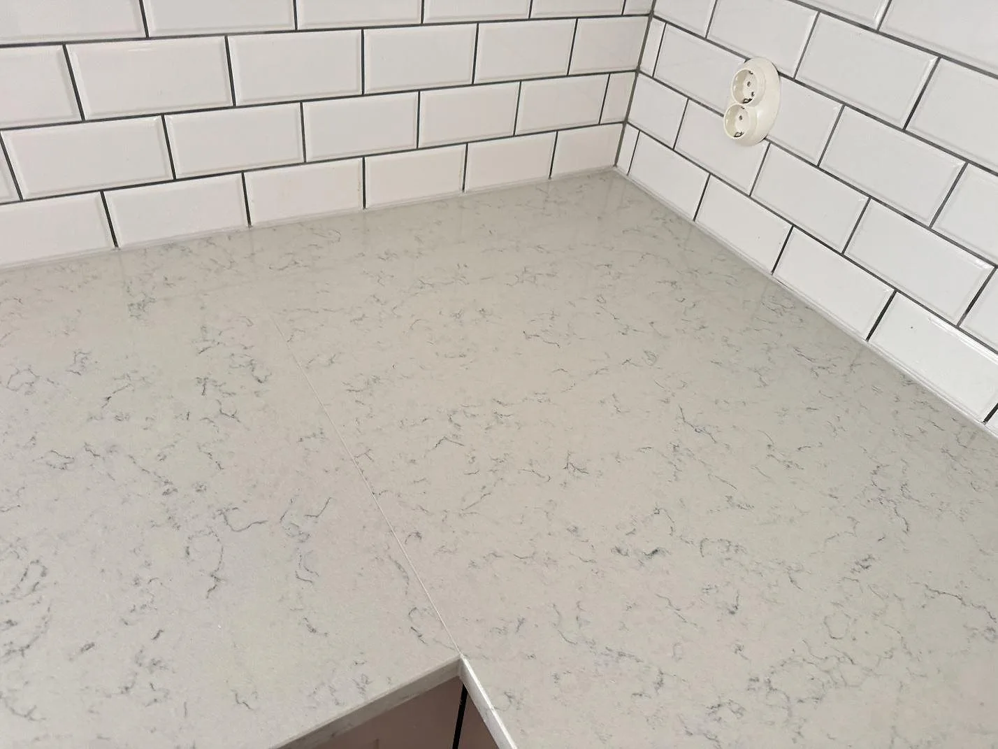 Køkkenbordplade i Technistone Noble Carrara, Båstad – billede 7