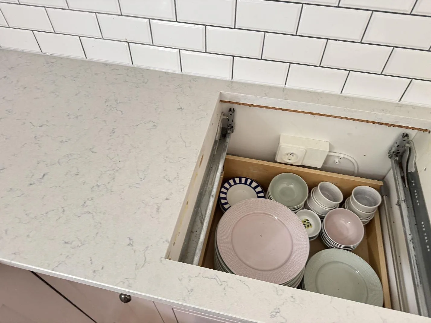 Køkkenbordplade i Technistone Noble Carrara, Båstad – billede 8