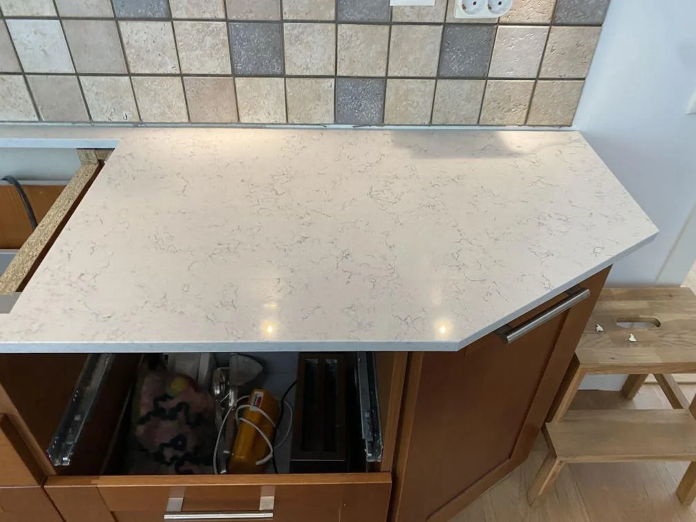Køkkenbordplade i Technistone Noble Carrara, Blentarp – billede 7