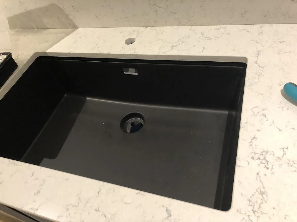 Køkkenbordplade i Technistone Noble Carrara, Ekerö