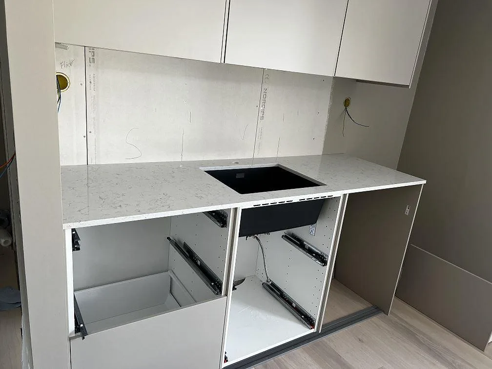 Køkkenbordplade i Technistone Noble Carrara, Fjälkinge – billede 2