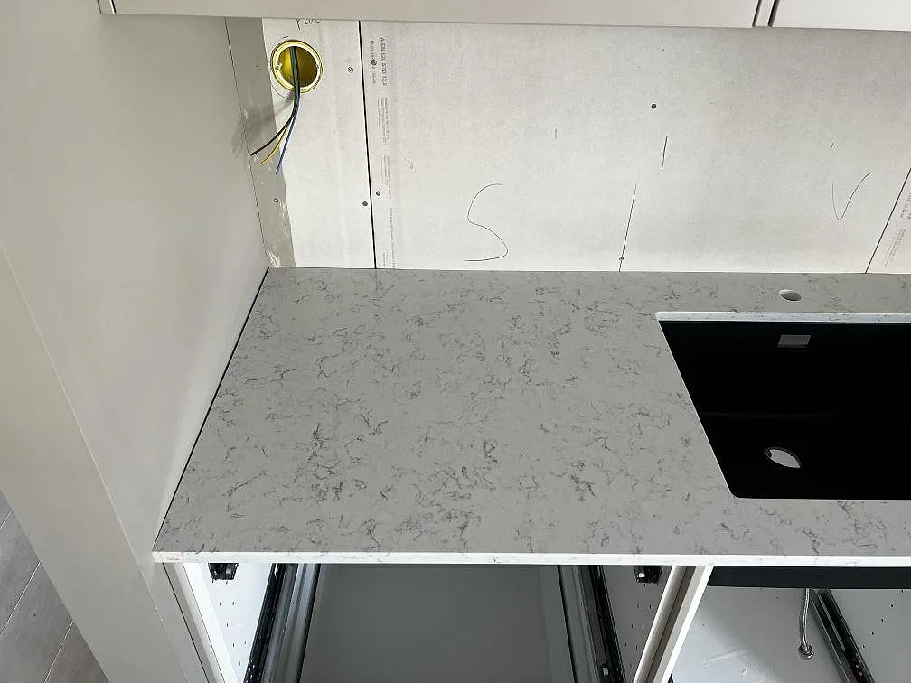 Køkkenbordplade i Technistone Noble Carrara, Fjälkinge – billede 6