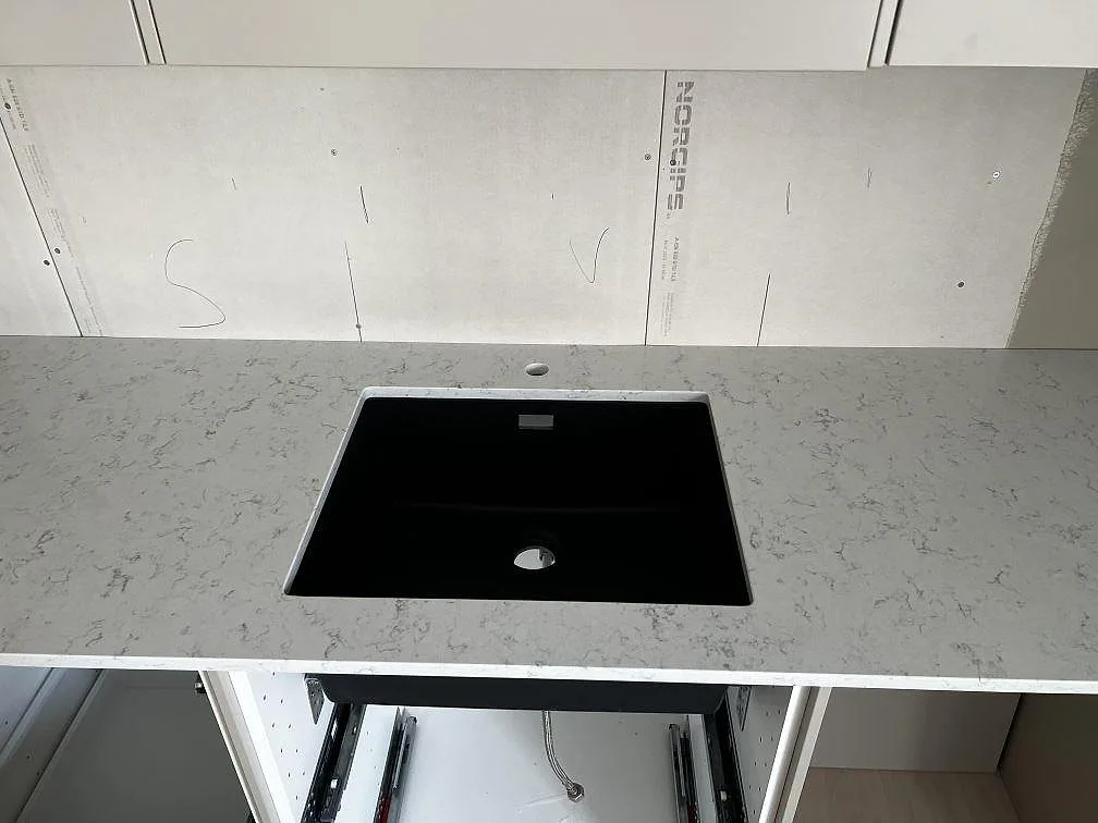 Køkkenbordplade i Technistone Noble Carrara, Fjälkinge – billede 3