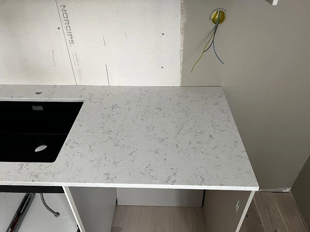 Køkkenbordplade i Technistone Noble Carrara, Fjälkinge – billede 7