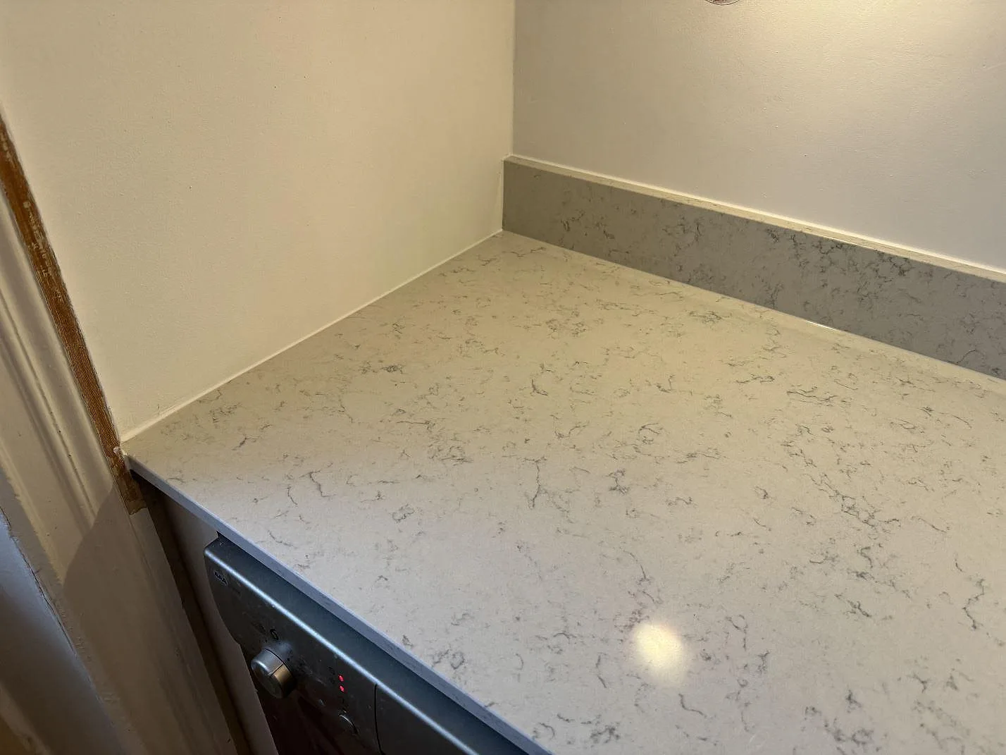 Køkkenbordplade i Technistone Noble Carrara, Göteborg – billede 6