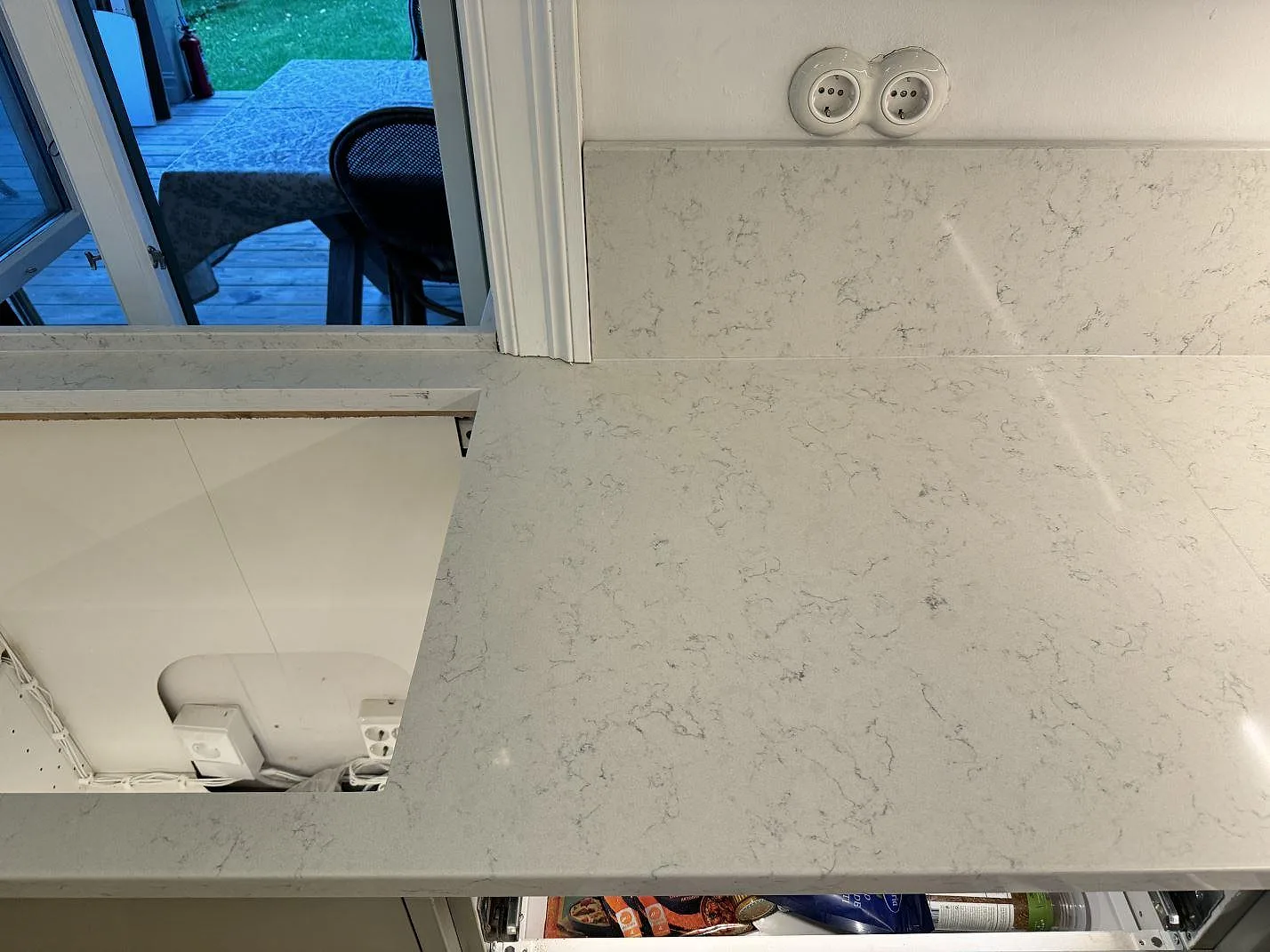 Bordplade i Technistone Noble Carrara, Göteborg – billede 5