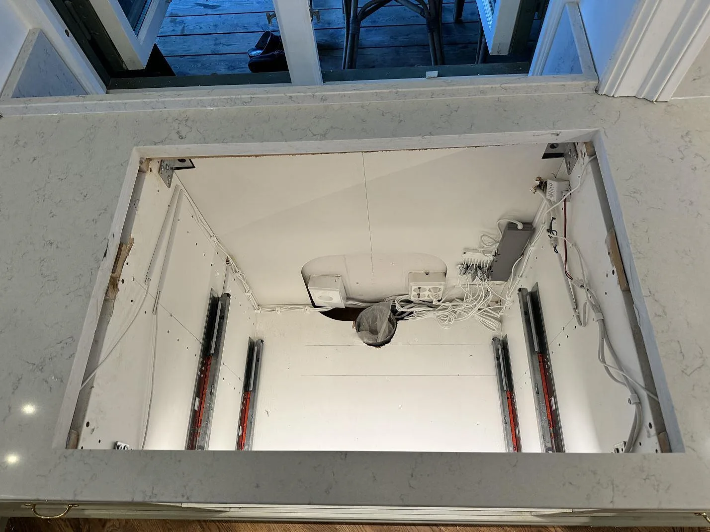 Bordplade i Technistone Noble Carrara, Göteborg – billede 8