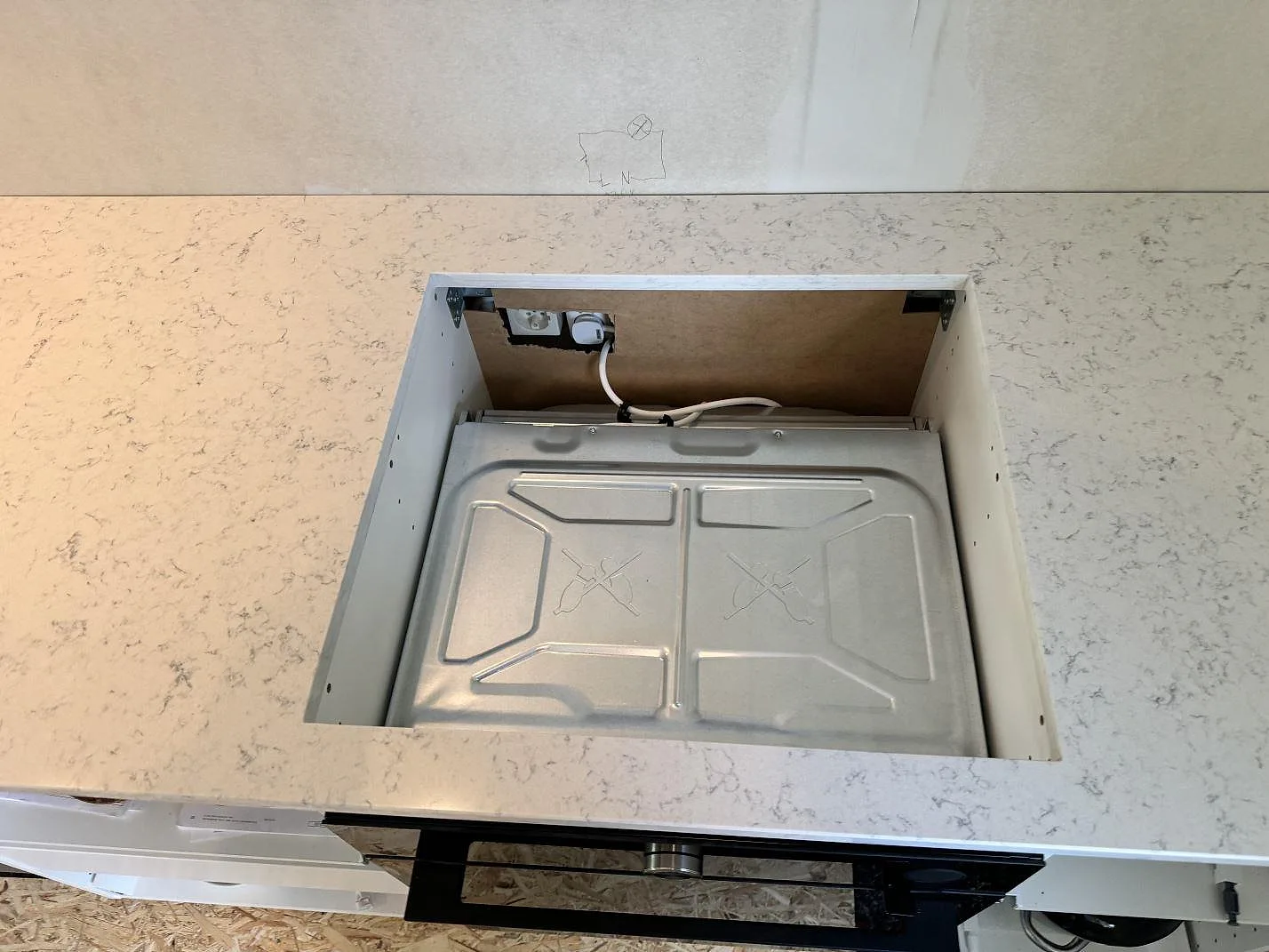 Køkkenbordplade i Technistone Noble Carrara, Göteborg – billede 5