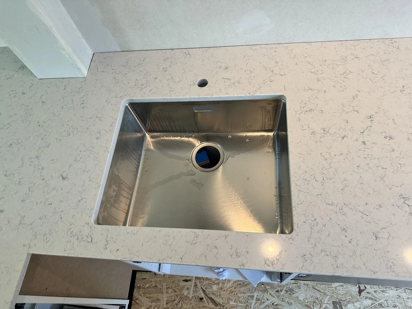 Køkkenbordplade i Technistone Noble Carrara, Göteborg – billede 3