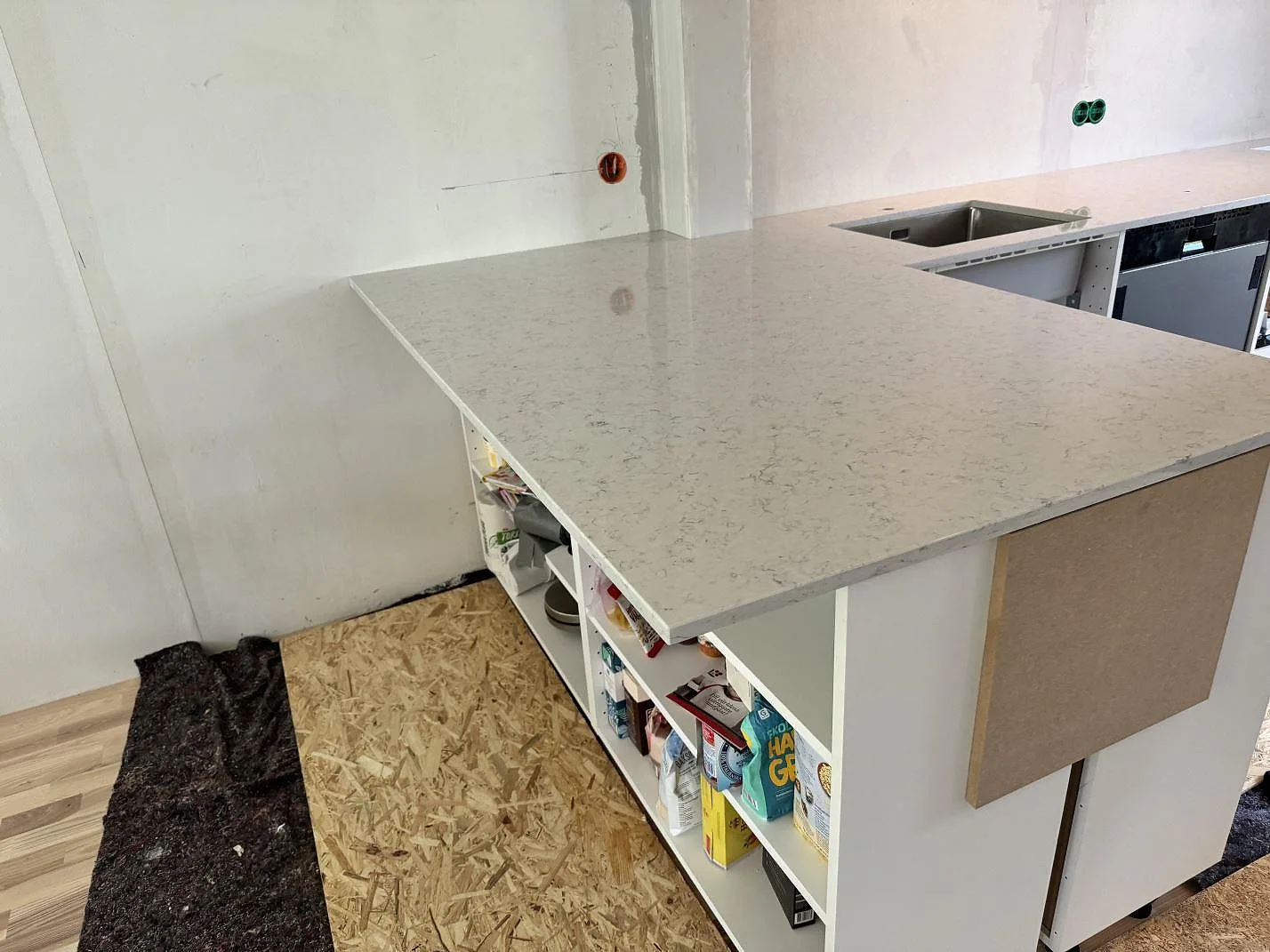 Køkkenbordplade i Technistone Noble Carrara, Göteborg – billede 2