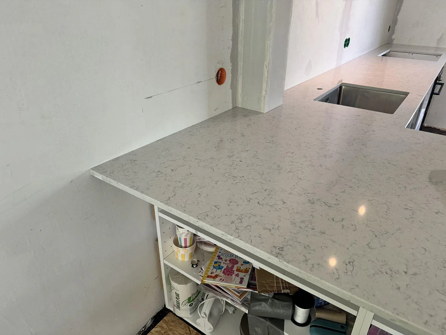 Køkkenbordplade i Technistone Noble Carrara, Göteborg – billede 7