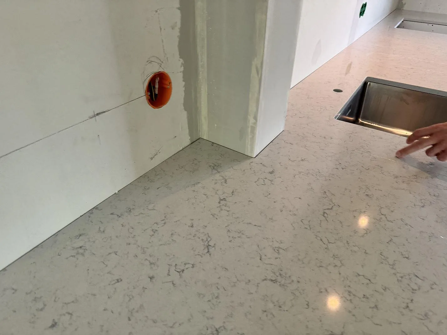 Køkkenbordplade i Technistone Noble Carrara, Göteborg – billede 8