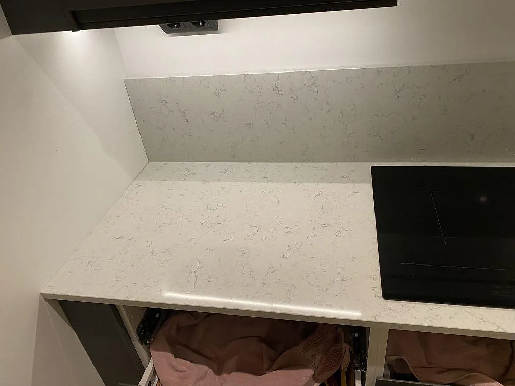 Køkkenbordplade i Technistone Noble Carrara, Halmstad – billede 5