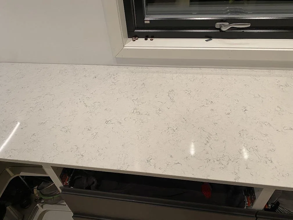 Køkkenbordplade i Technistone Noble Carrara, Halmstad – billede 7