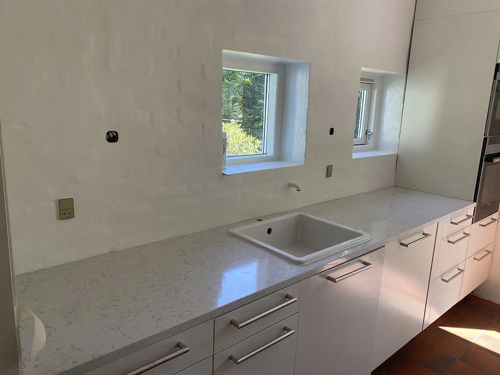 Køkkenbordplade i Technistone Noble Carrara, Haslev – billede 2
