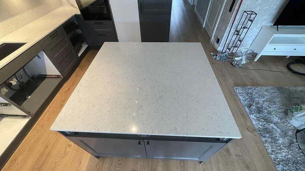 Køkkenbordplade i Technistone Noble Carrara, Jönköping – billede 2