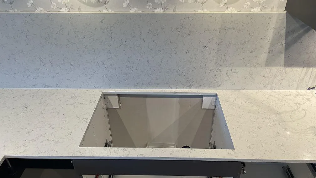 Køkkenbordplade i Technistone Noble Carrara, Jönköping – billede 6