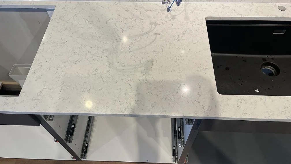 Køkkenbordplade i Technistone Noble Carrara, Jönköping – billede 5