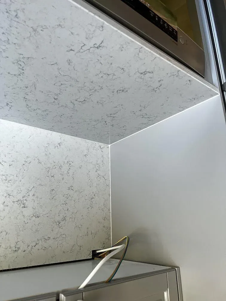 Køkkenbordplade i Technistone Noble Carrara, Klippan – billede 5