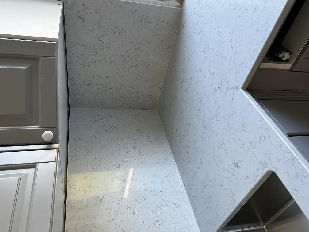 Køkkenbordplade i Technistone Noble Carrara, Klippan – billede 6