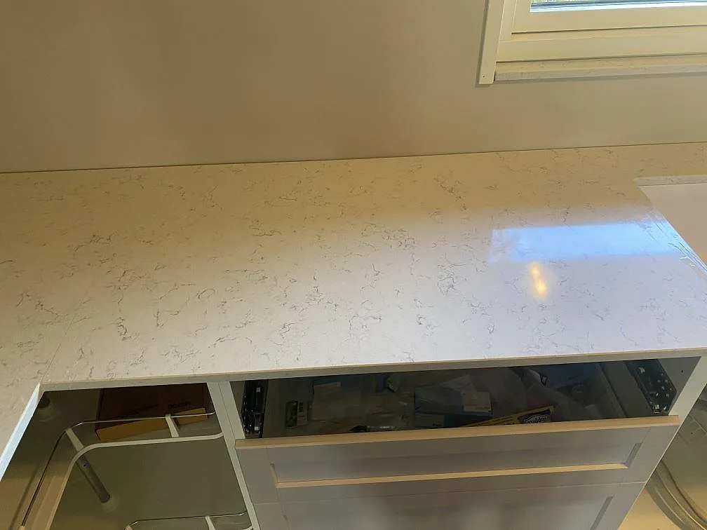 Køkkenbordplade i Technistone Noble Carrara, Kristianstad – billede 4