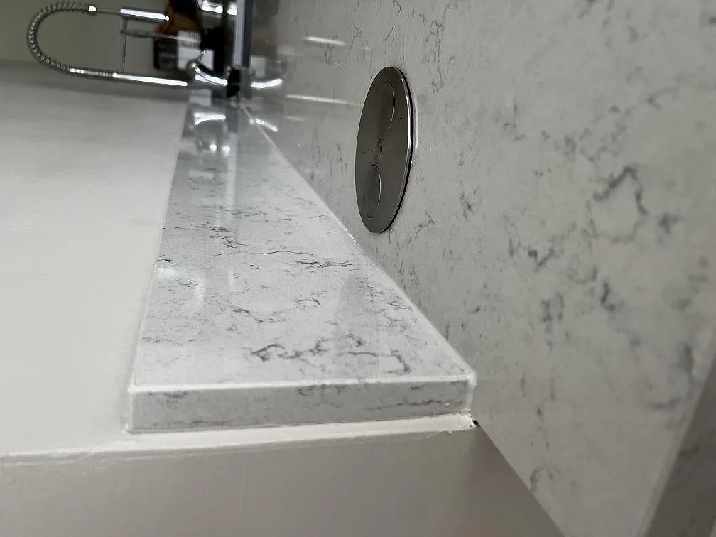 Køkkenbordplade i Technistone Noble Carrara, Kristianstad – billede 3