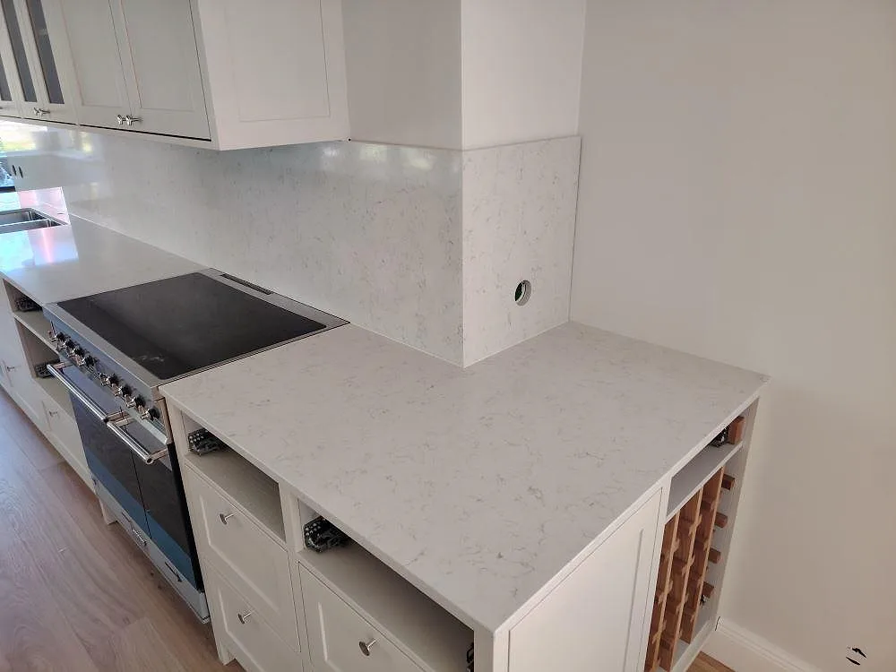 Køkkenbordplade i Technistone Noble Carrara, Lidingö – billede 3