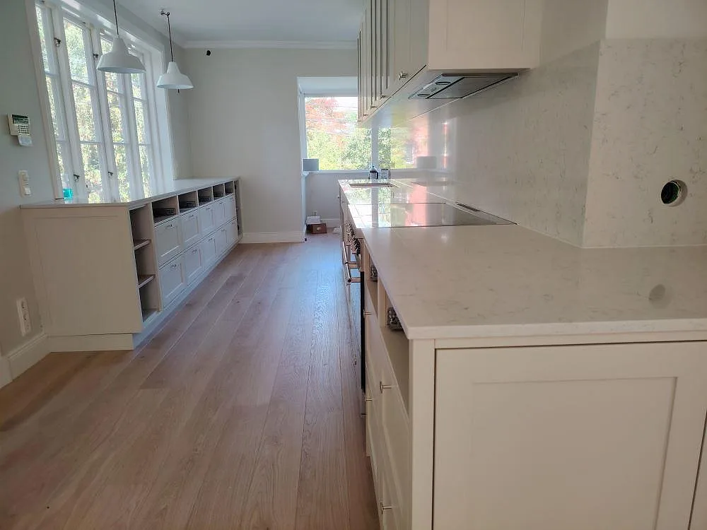 Gennemført projekt: Køkkenbordplade i Technistone Noble Carrara, Lidingö.
